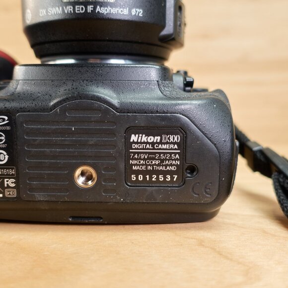 Nikon D300 dslr Camera 12.3MP with Nikkor AF-S DX VR 18-200mm Lens - Picture 11 of 12